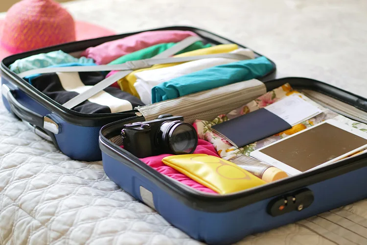 2-may-2025-holiday-travel-tips-for-people-with-hearing-loss-cover.webp